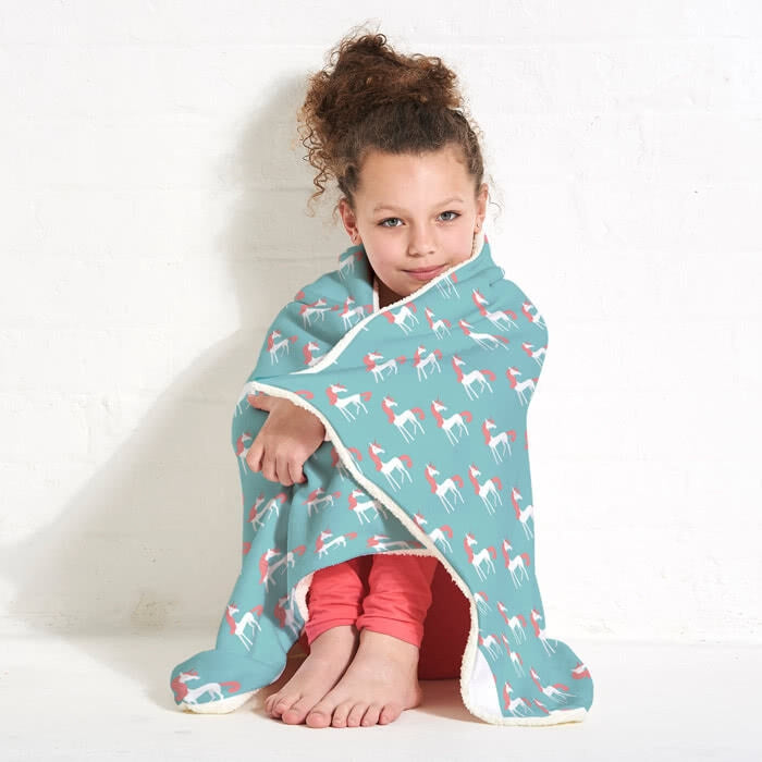 ClaireaBella Girls Unicorns Hooded Blanket - Image 5